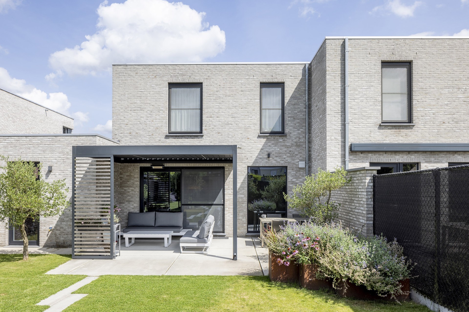 Moderne villa met terrasoverkapping